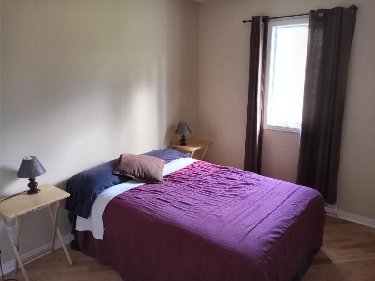 Guests Room For Rent / Chambre Prive Dans Maison Partager Maria Luaran gambar